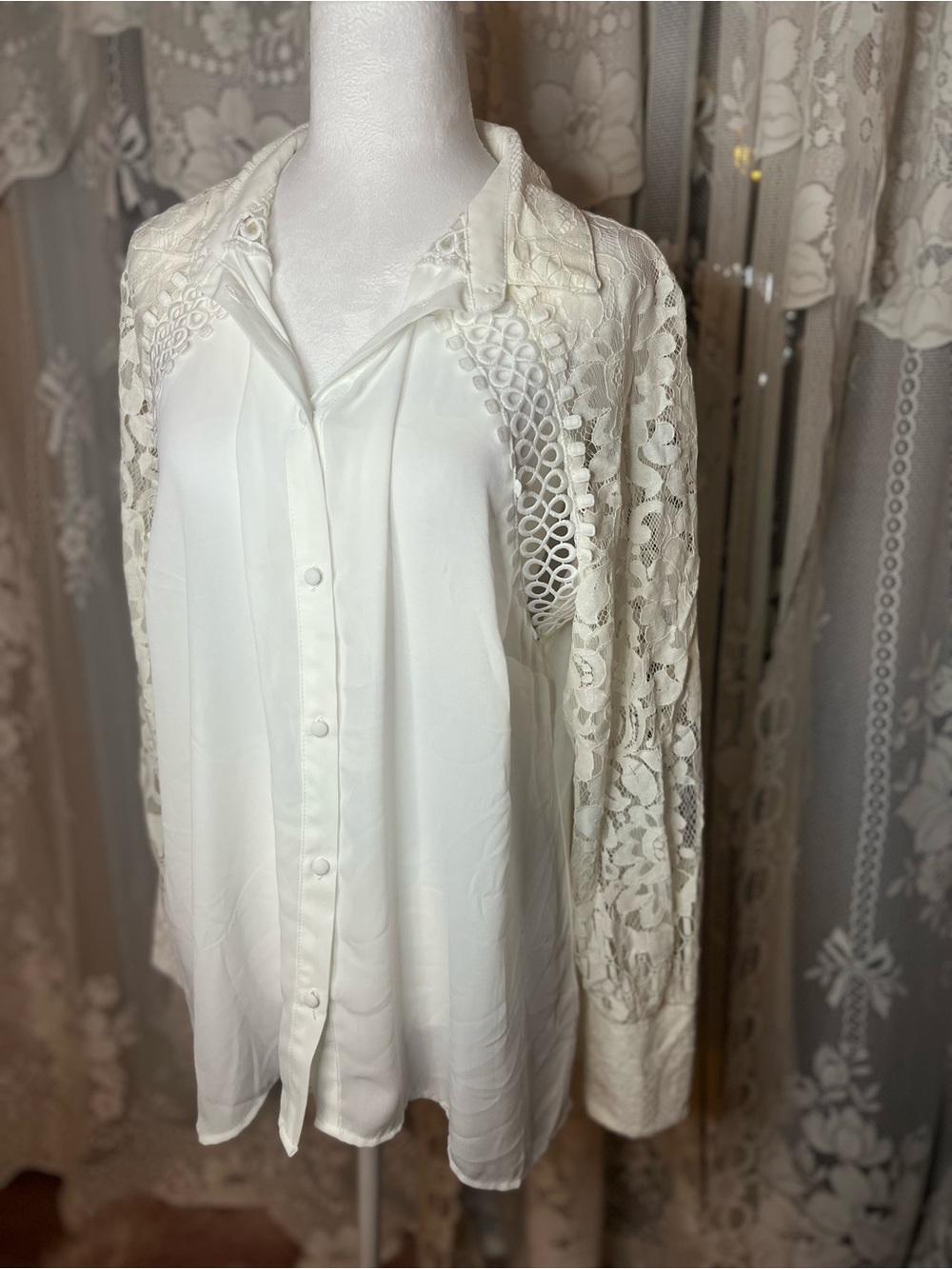 cleo White Lace-Sleeve Button Down Shirt XL